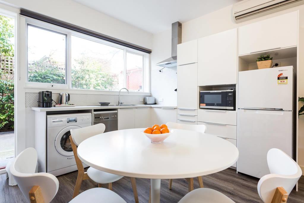 Your Home Away From Home Melbourne Eksteriør bilde